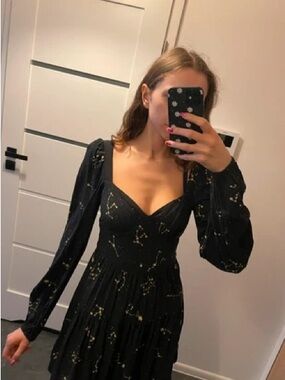 Black Long-Sleeve Constellation Print Midi Dress Laurella
